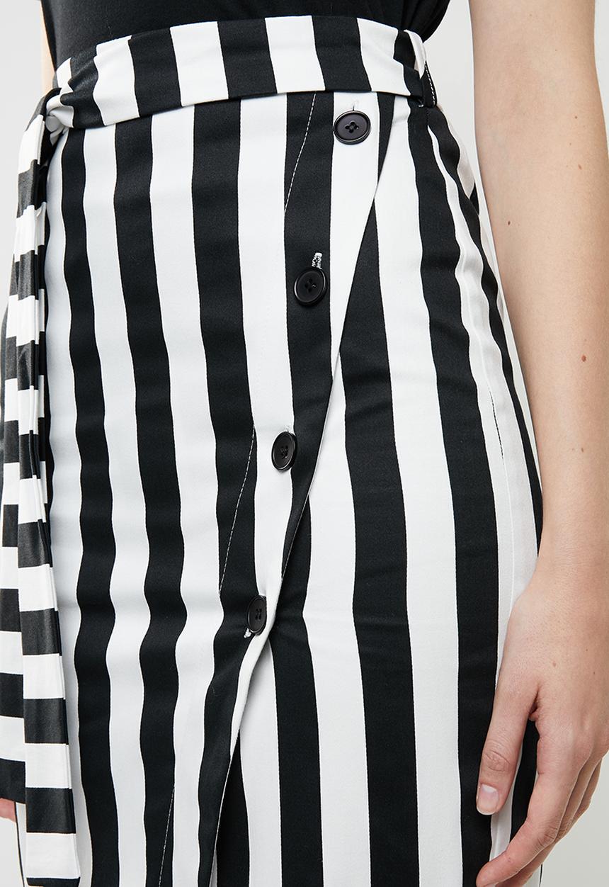 STYLE REPUBLIC - Structured front button skirt - black & white