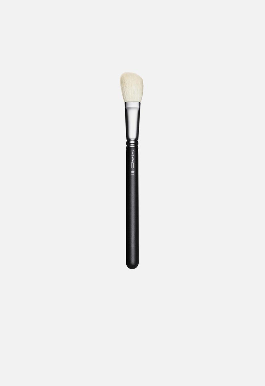 MAC - 168s Large angled contour brush