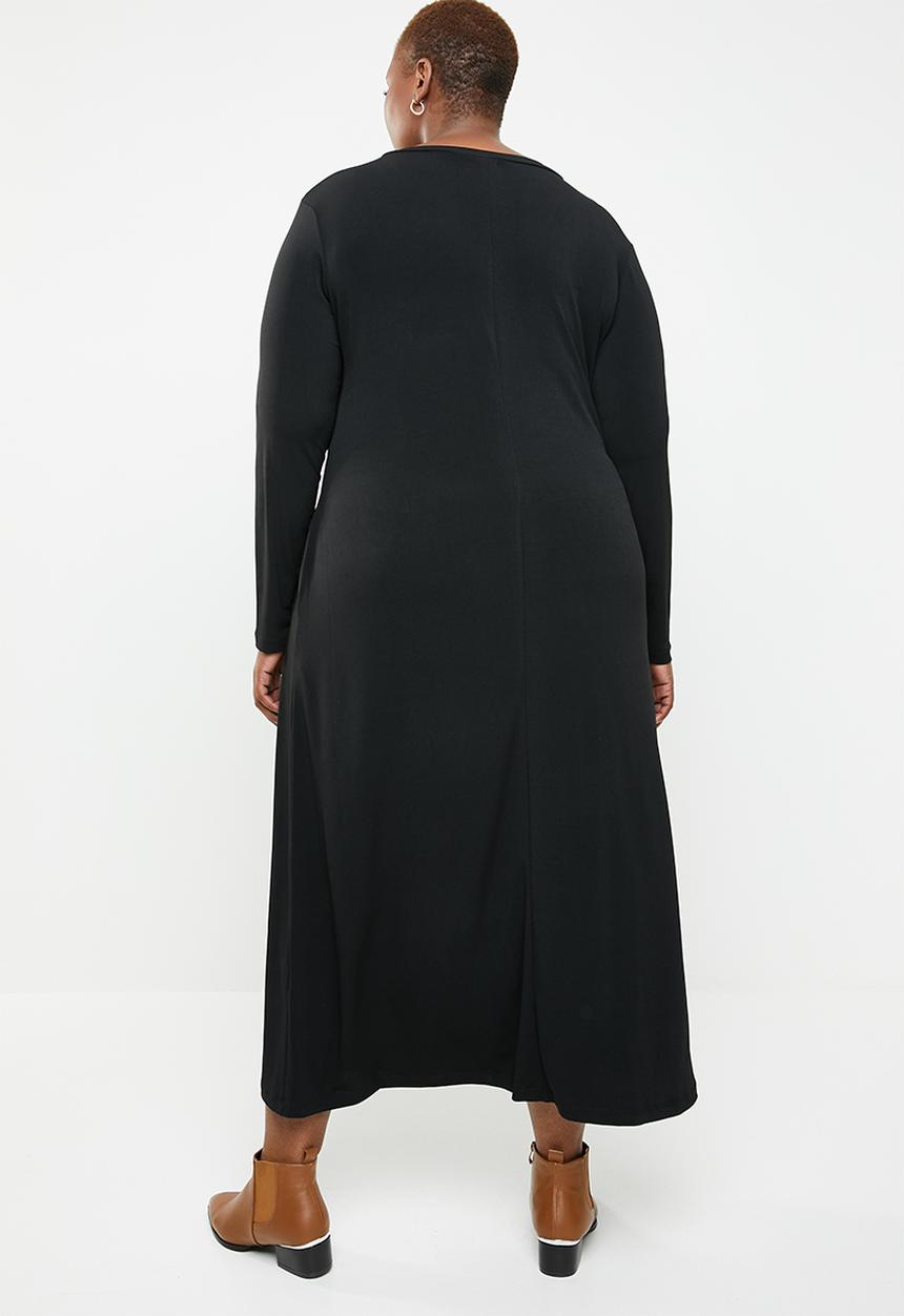 STYLE REPUBLIC PLUS - V neck maxi dress with pockets - black
