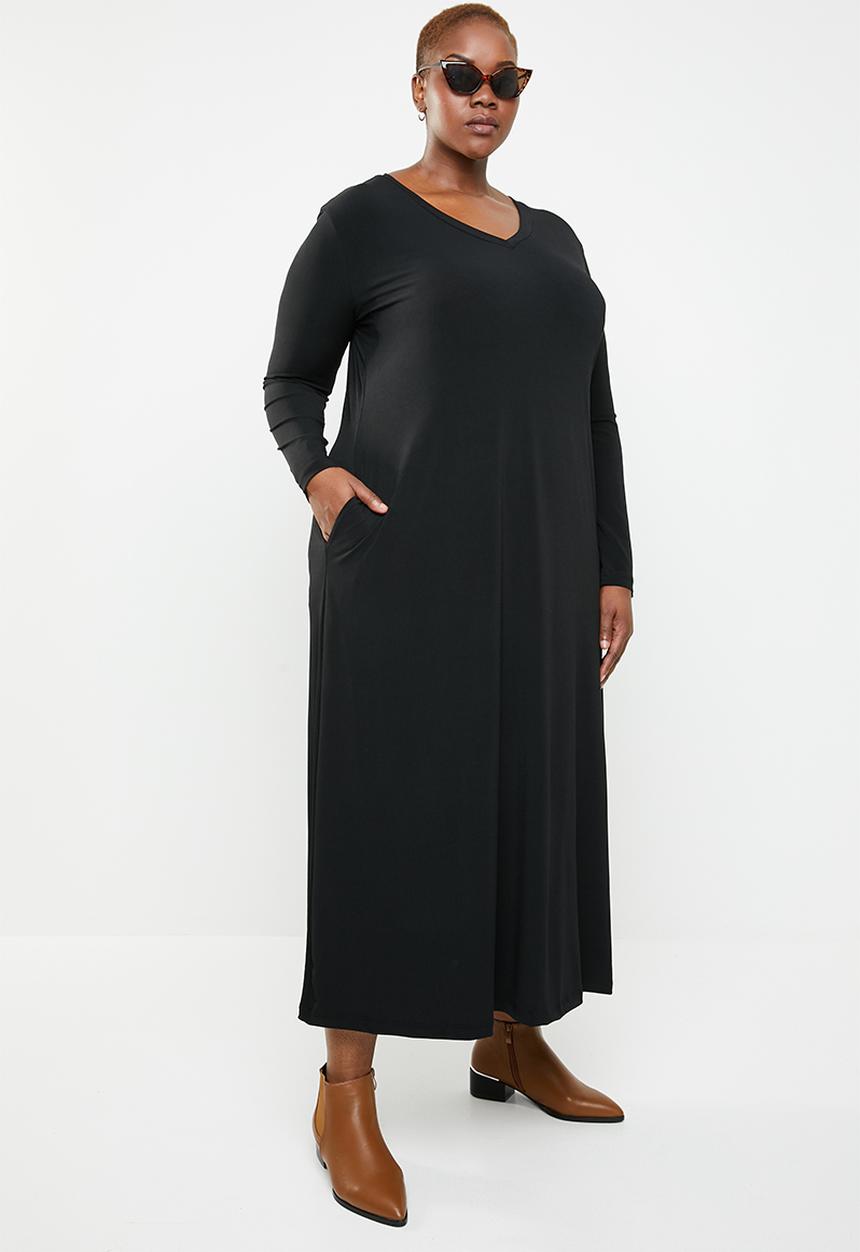 STYLE REPUBLIC PLUS - V neck maxi dress with pockets - black