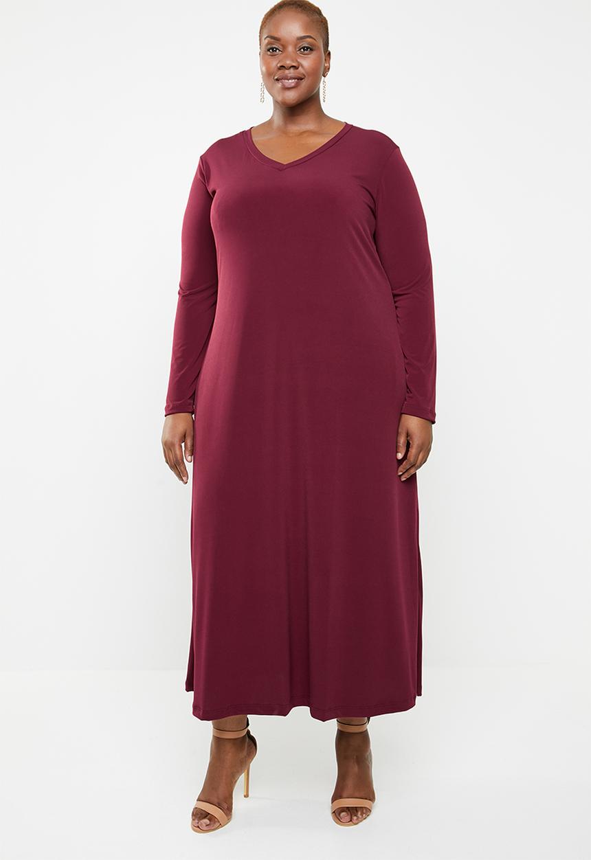 STYLE REPUBLIC PLUS - V neck maxi dress with pockets - maroon