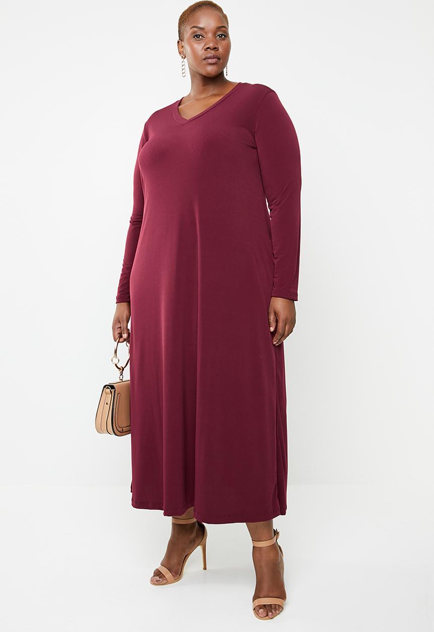 STYLE REPUBLIC PLUS - V neck maxi dress with pockets - maroon