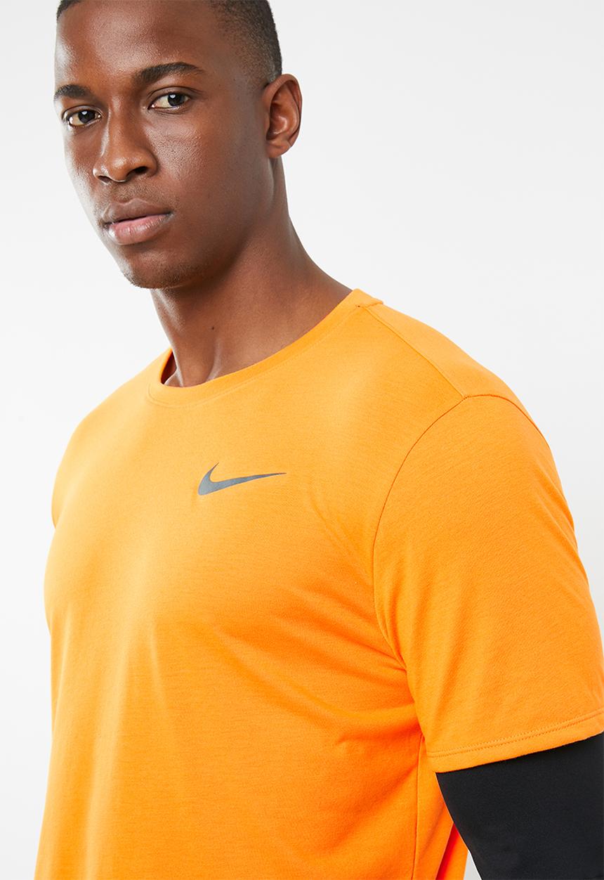 Nike - Breathe rise 365 top short sleeve top - orange & black