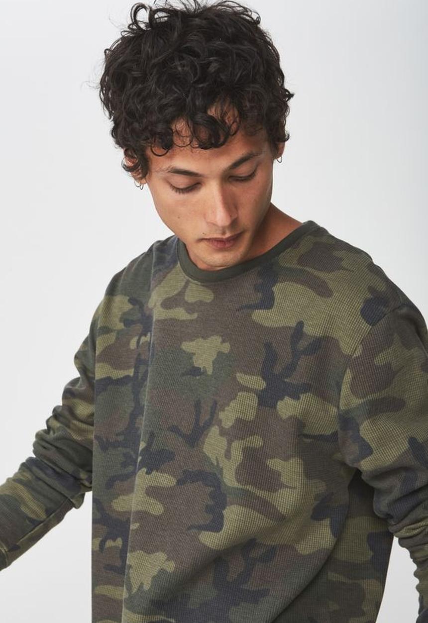 Cotton On - Jungle waffle camouflage long sleeve tee - green & black