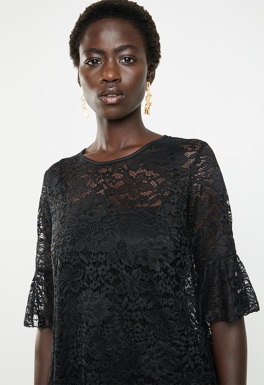 Revenge - Dip hem lace top - black