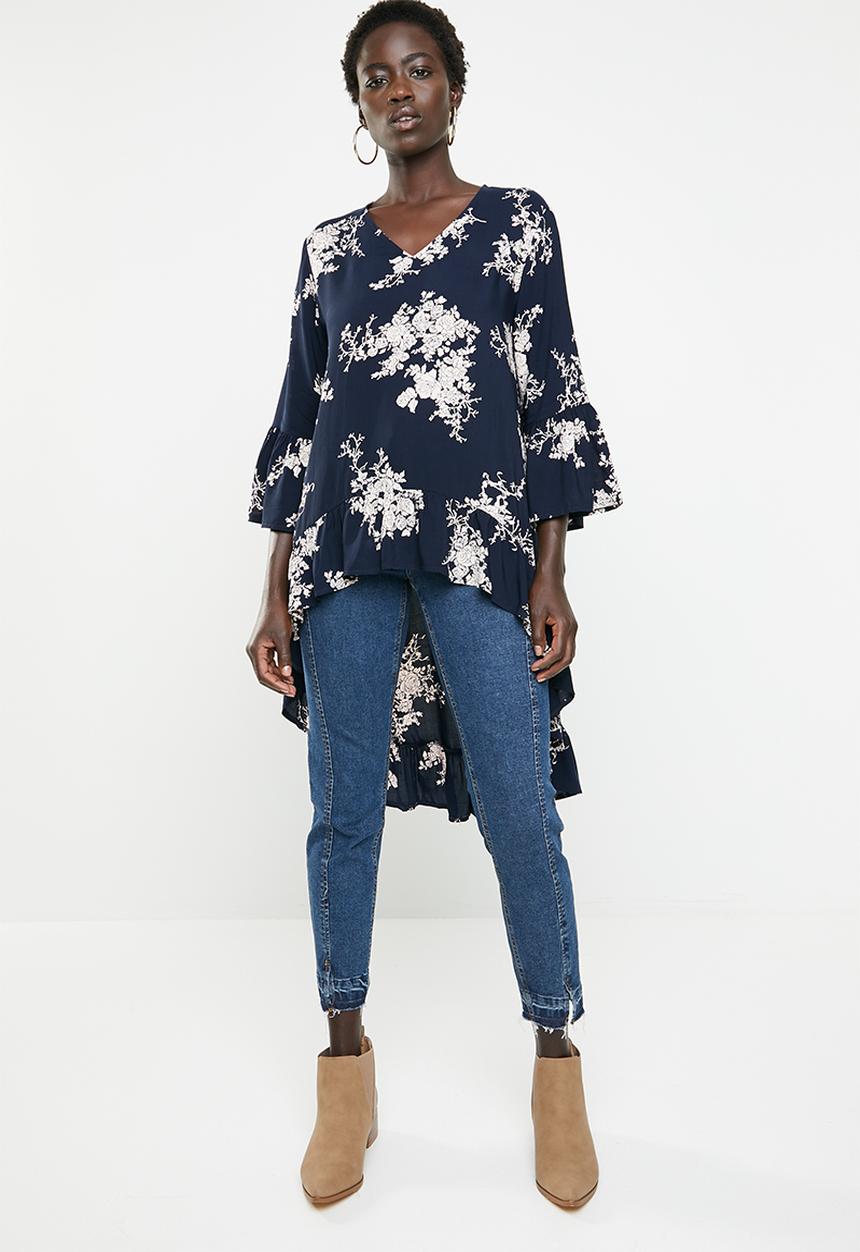 Revenge - Floral dip hem fluted sleeve top - navy