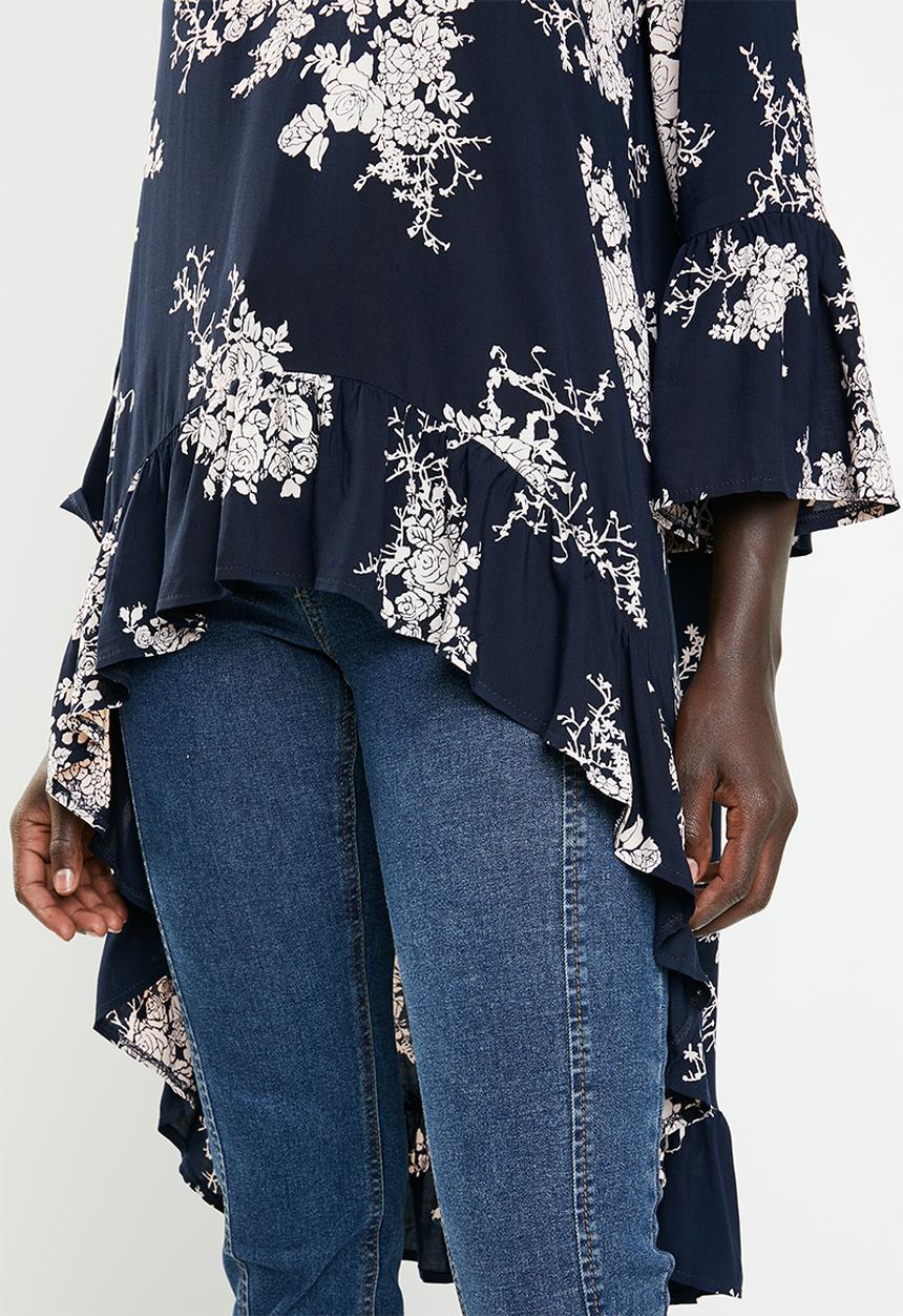Revenge - Floral dip hem fluted sleeve top - navy