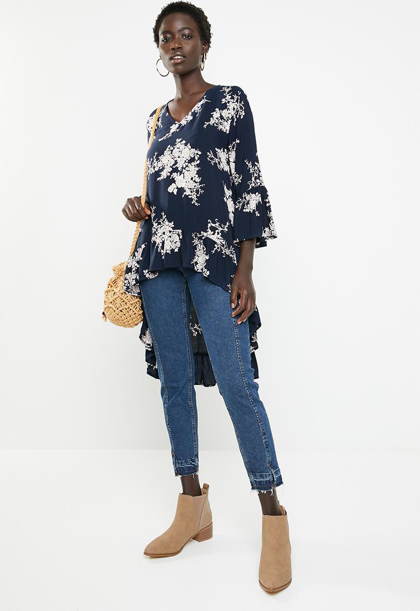 Revenge - Floral dip hem fluted sleeve top - navy