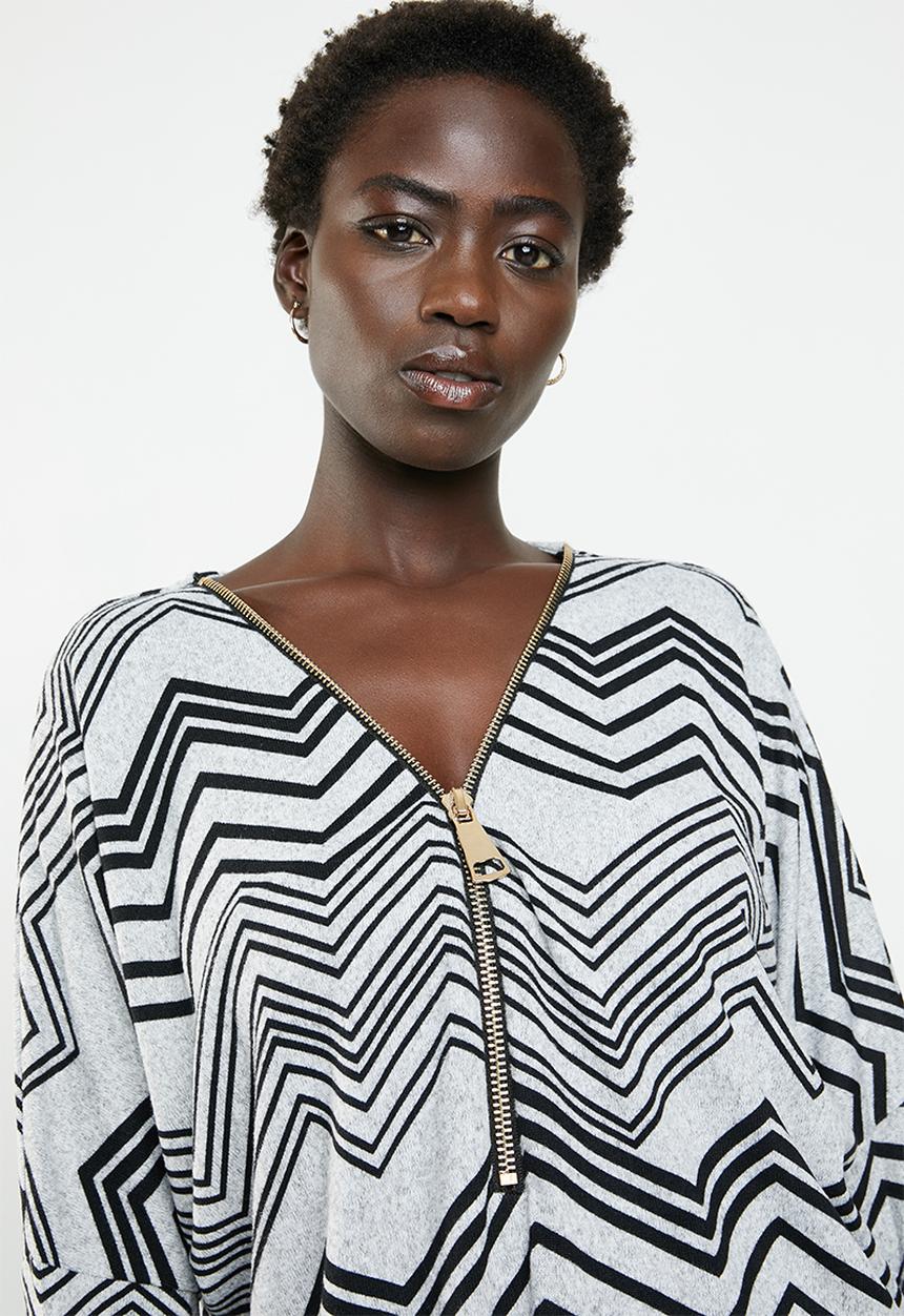 Revenge - Zip through zig zag top - grey