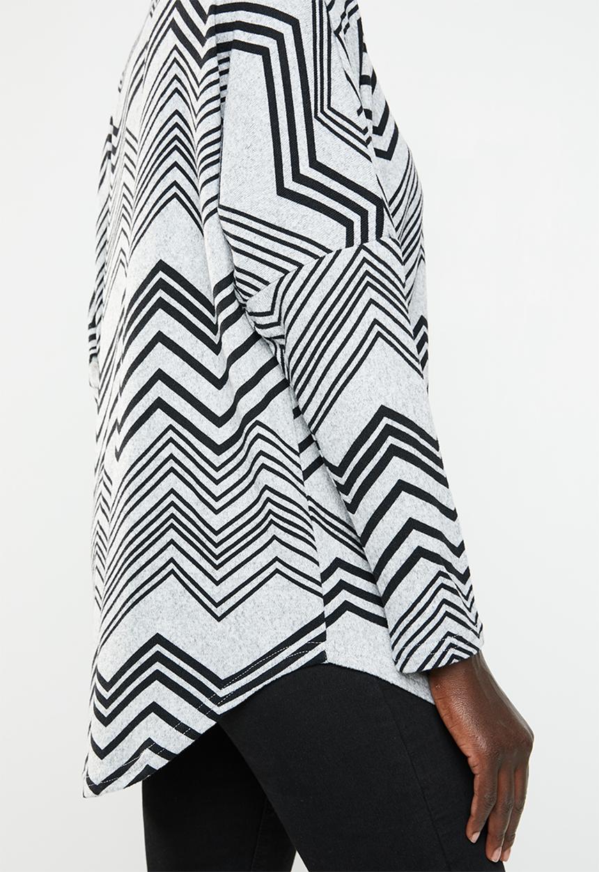 Revenge - Zip through zig zag top - grey