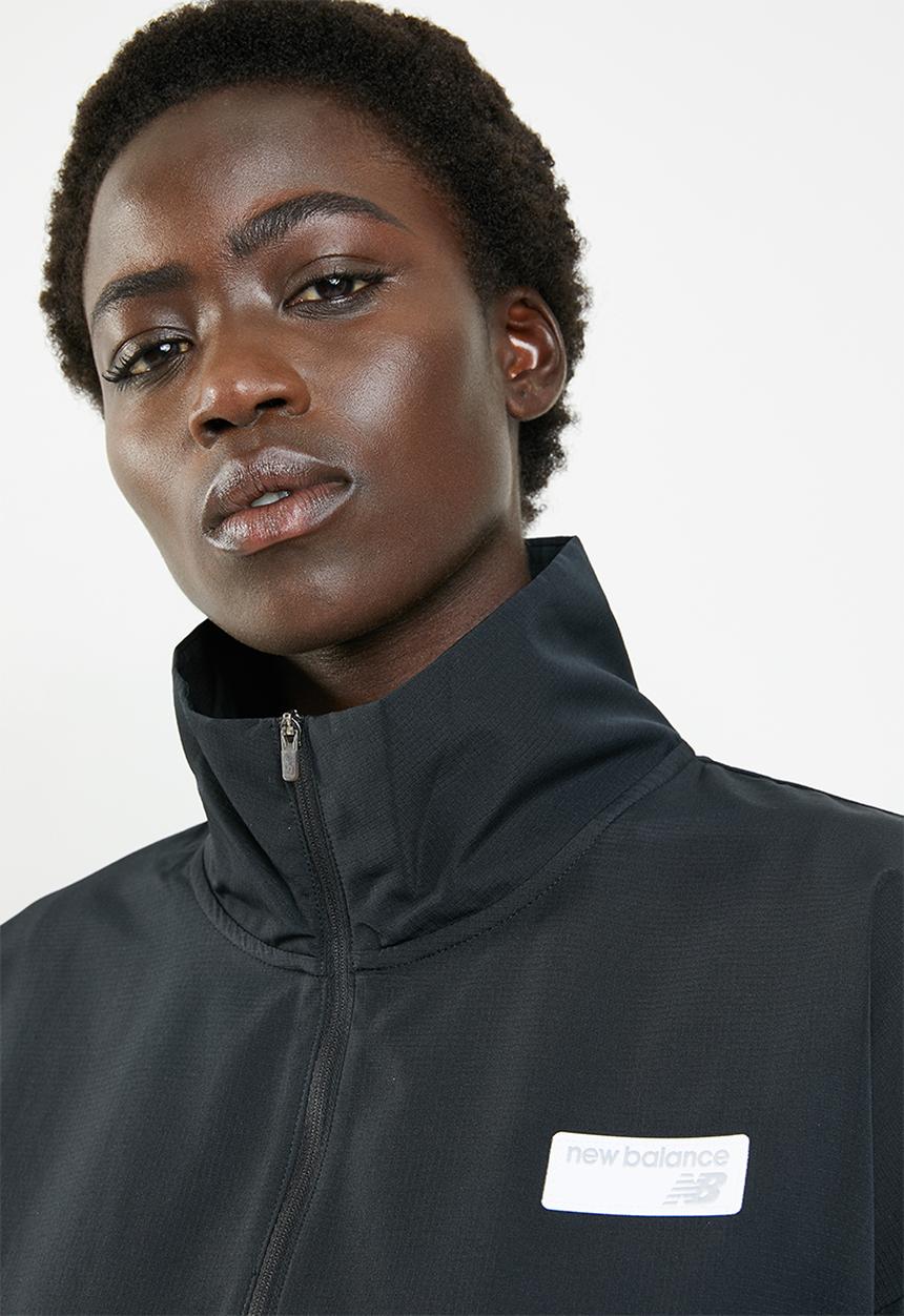 New Balance  - Athletics windbreaker pullover - black & white