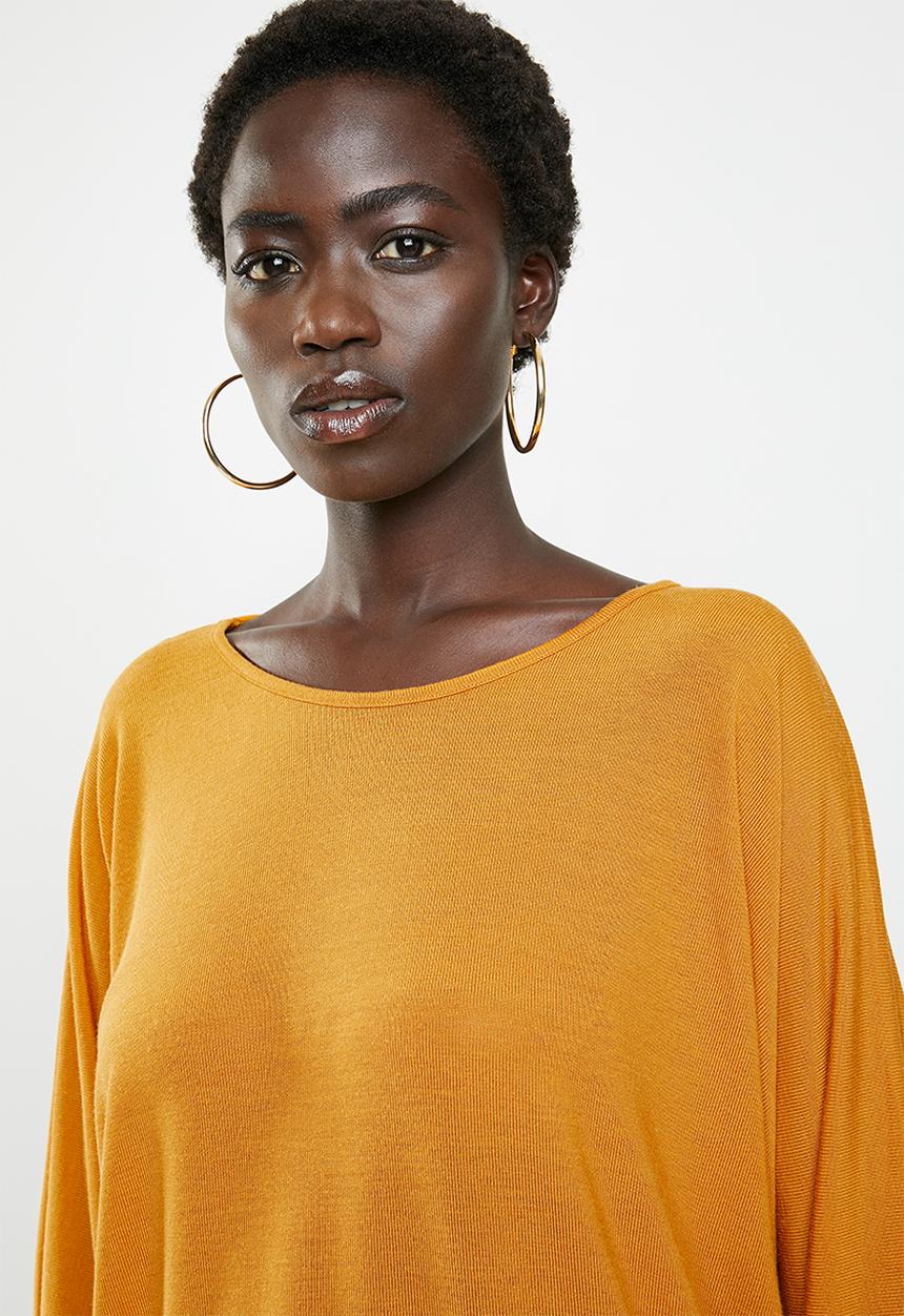 Revenge - Back button 3/4 sleeve top - yellow