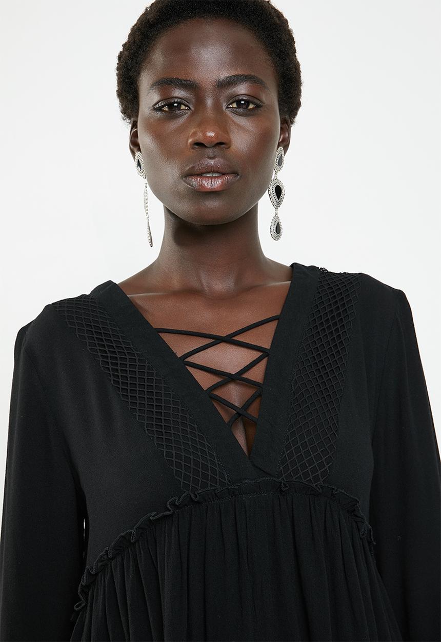Revenge - Hi lo lace up top - black