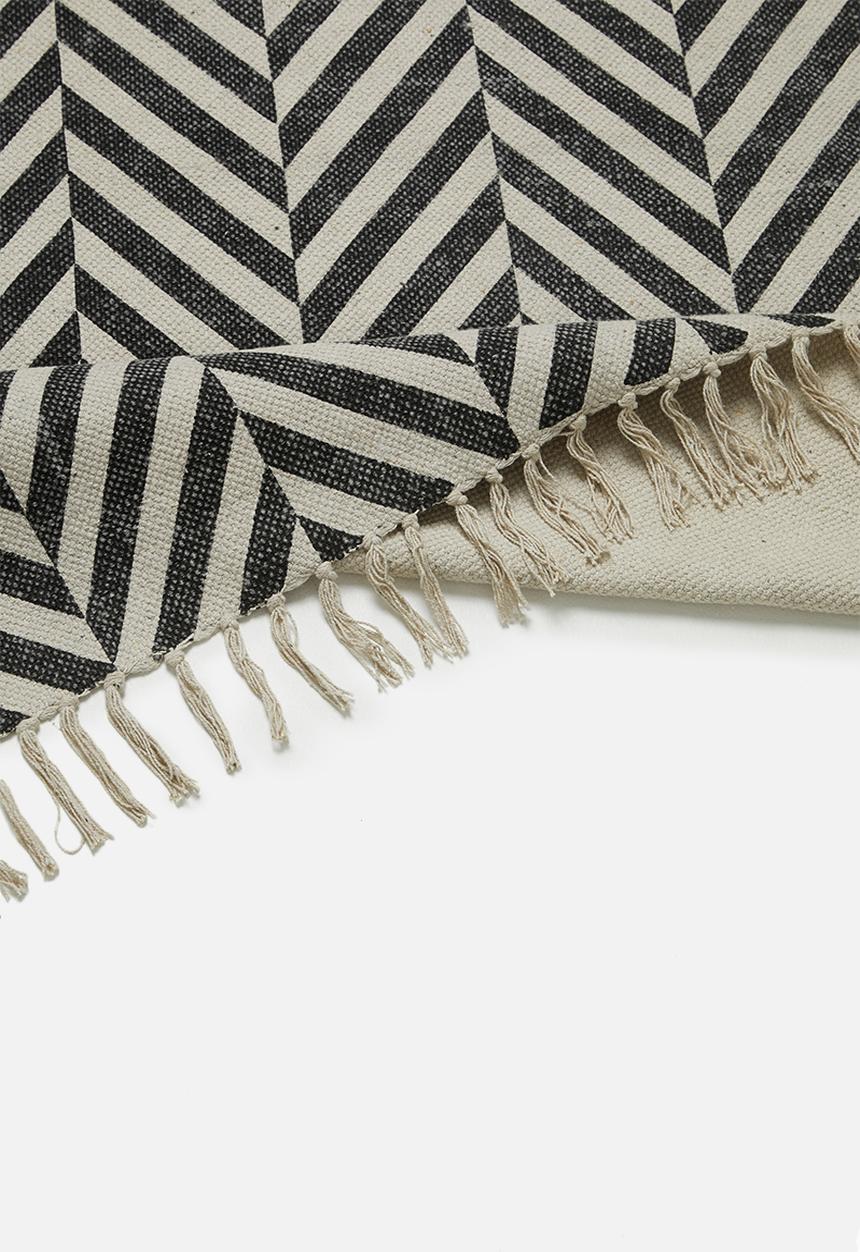 Sixth Floor - Macha rug - black