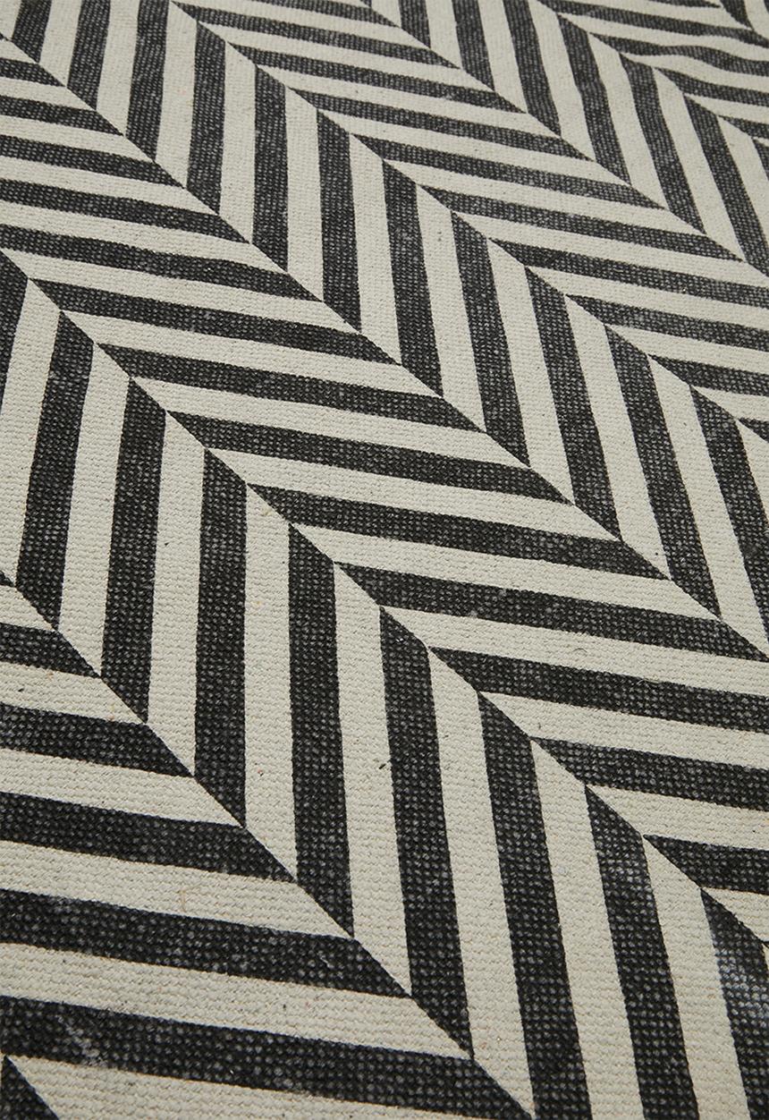 Sixth Floor - Macha rug - black