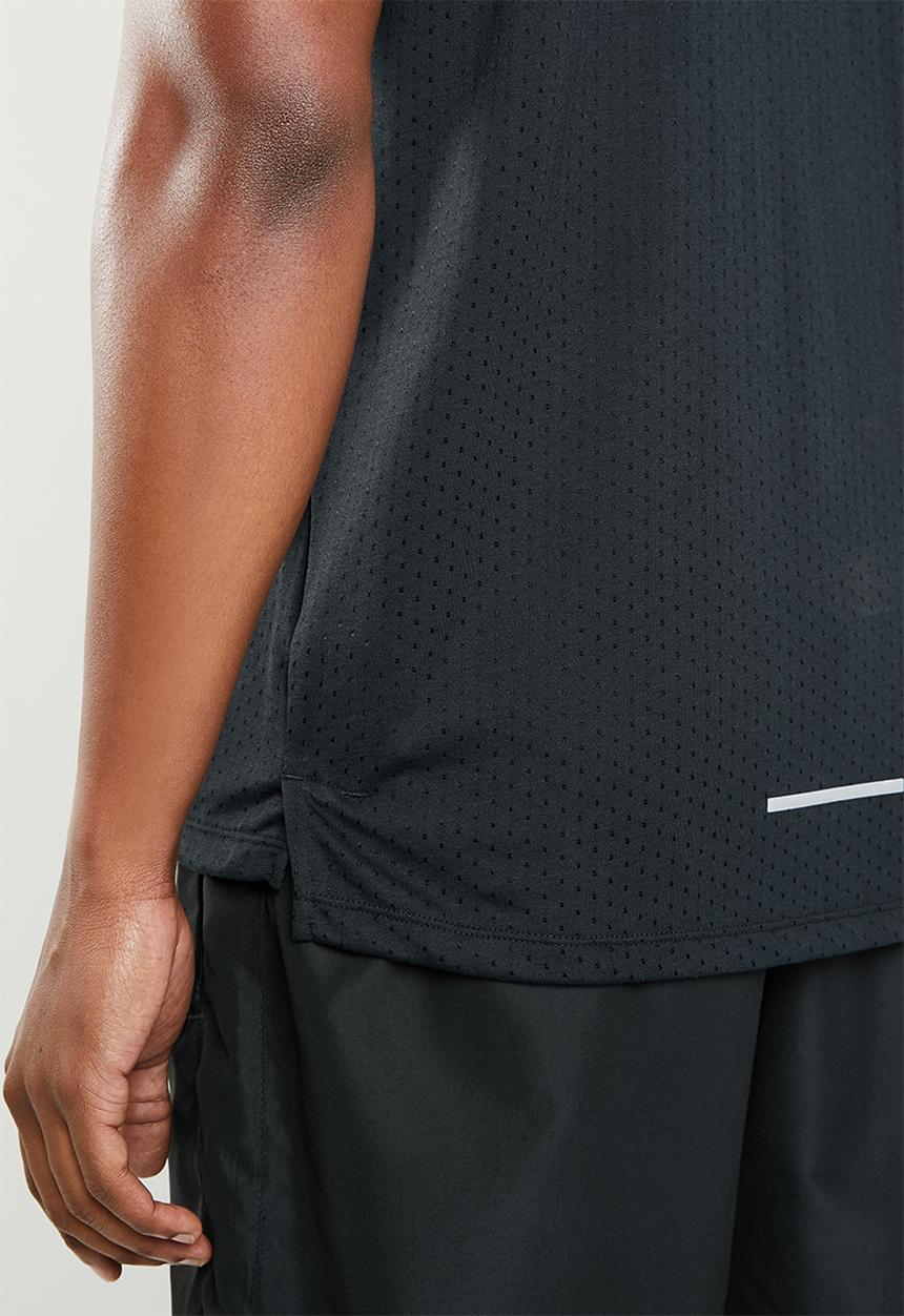 Nike - Breathe rise 365 short sleeve tee - black & silver