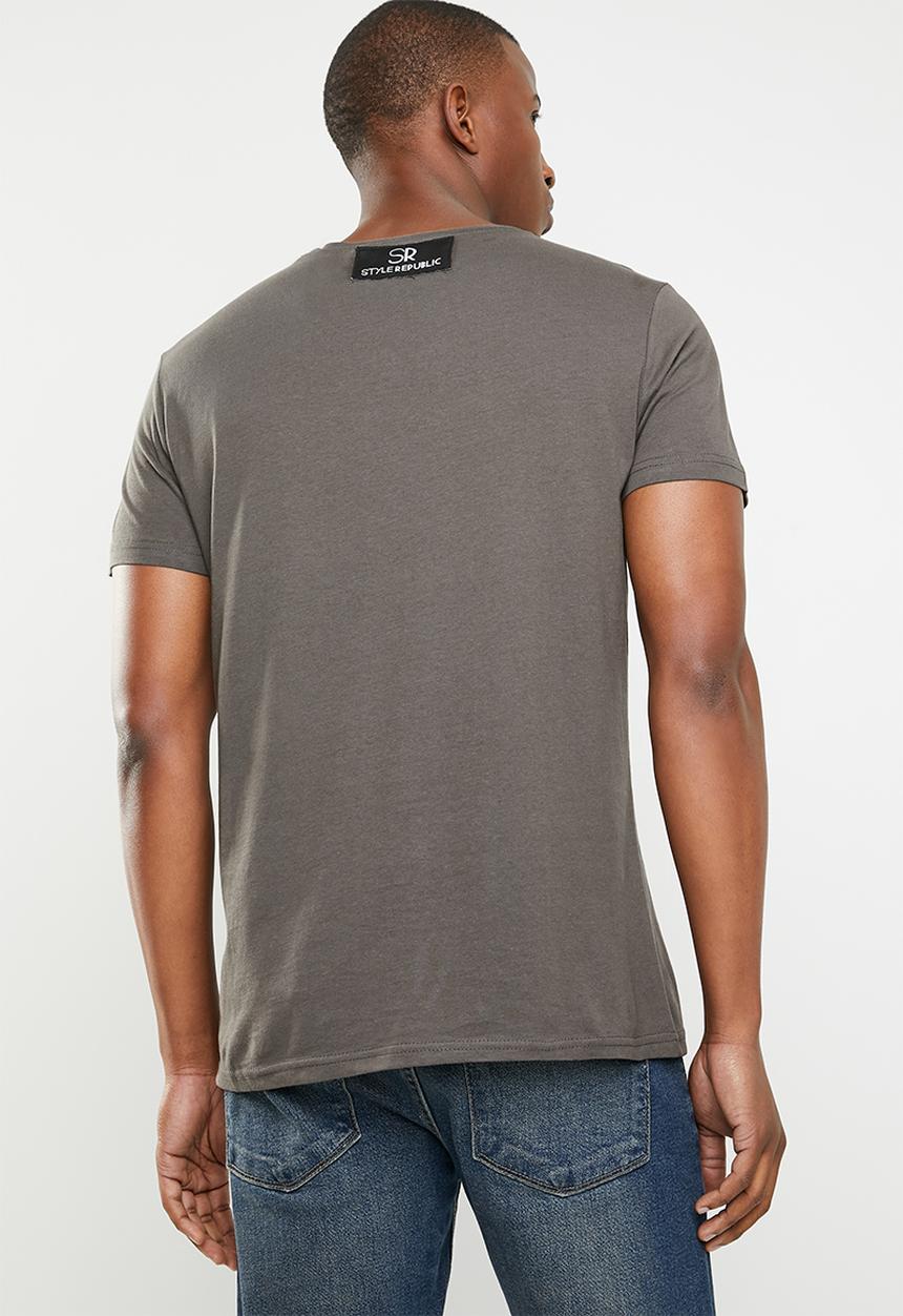 STYLE REPUBLIC - Printed chest pocket tee - grey