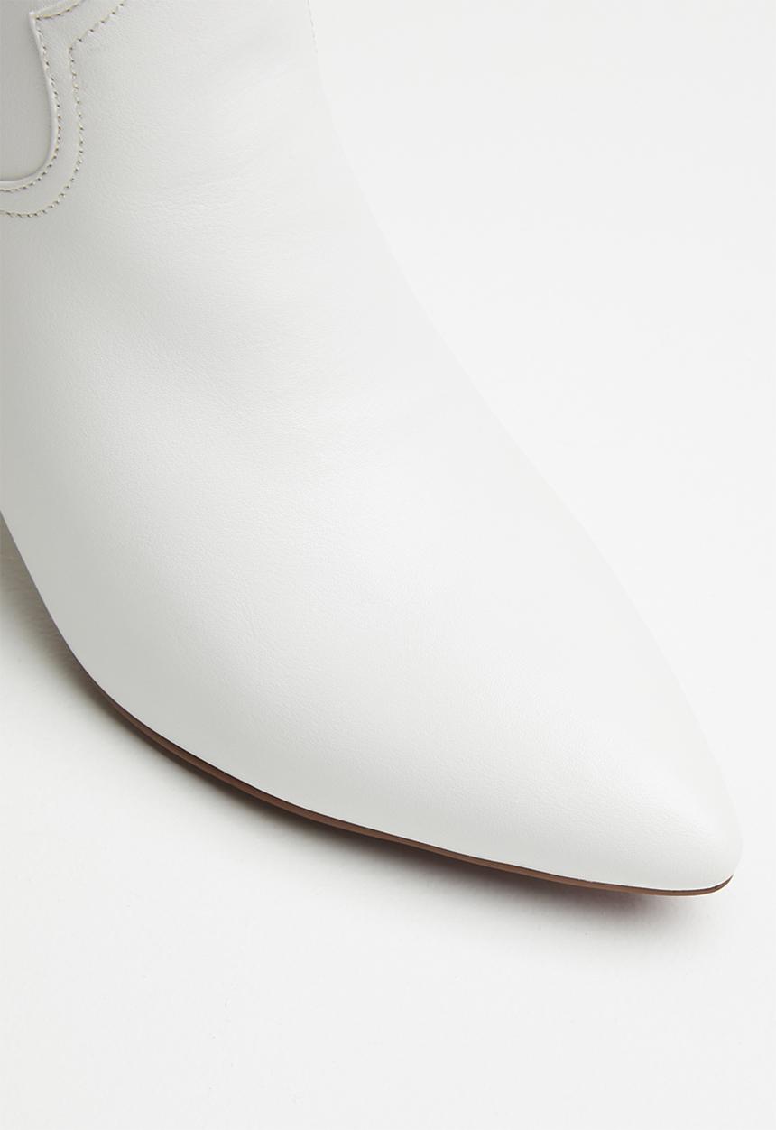Plum - Embellished boot - white
