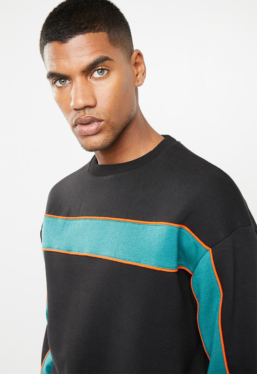 Cotton On - North sea chest panel drop shoulder crew fleece top - black