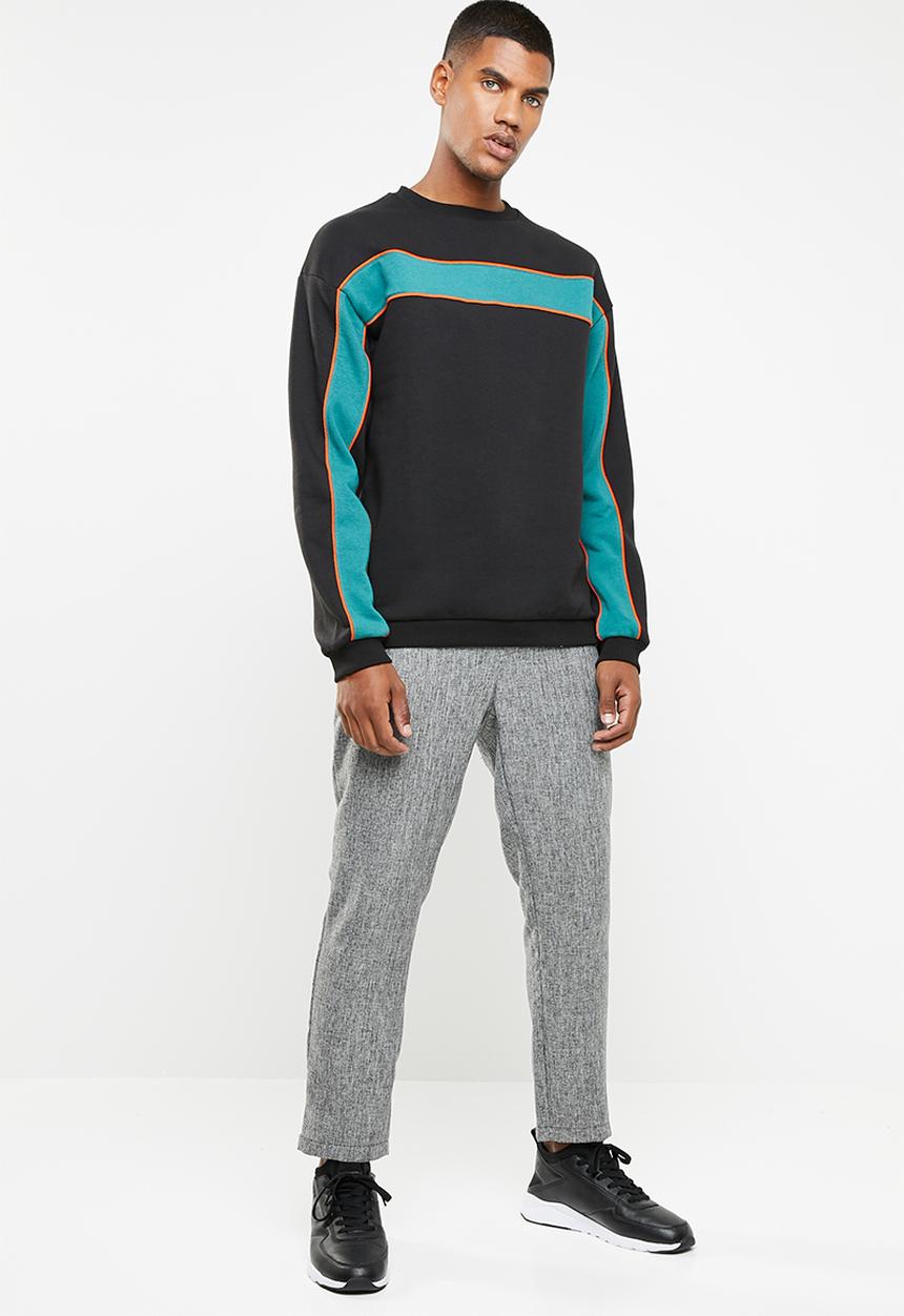 Cotton On - North sea chest panel drop shoulder crew fleece top - black