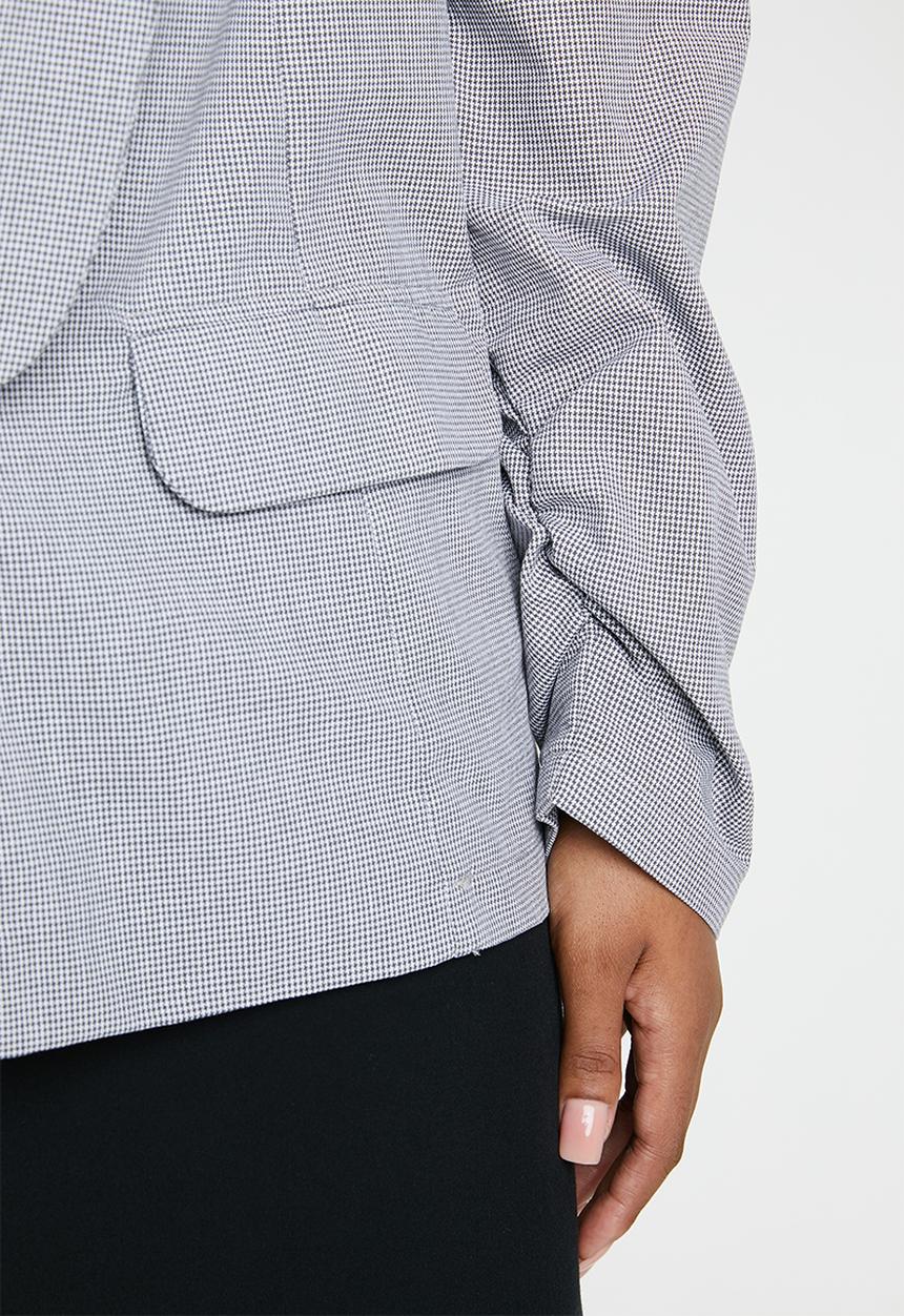 STYLE REPUBLIC PLUS - Ruched sleeve blazer - grey 