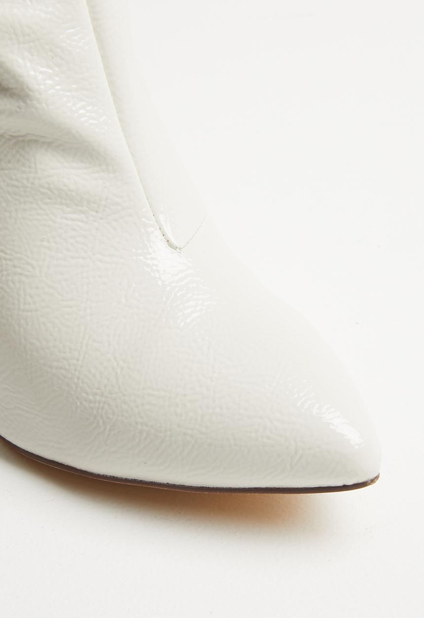 Miss Black - Trixie boot - off white