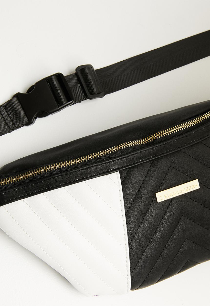 BLACKCHERRY - Quilt detail moonbag - black & white