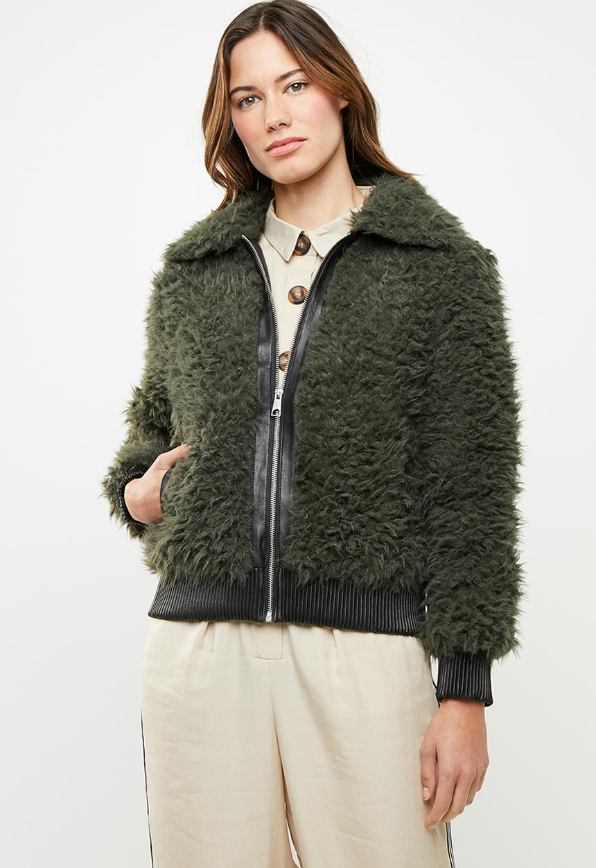 Vero Moda - Ibi jayla short faux fur jacket - khaki