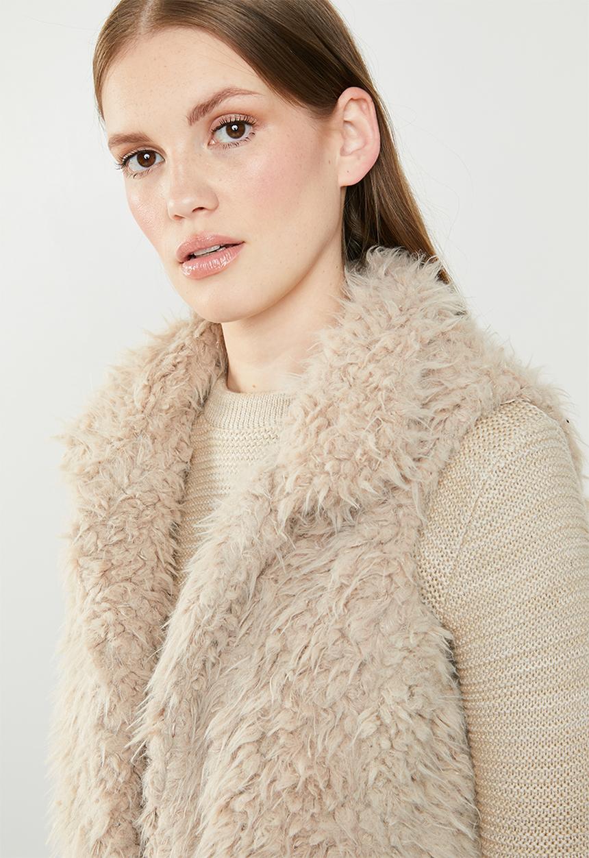 Revenge - Faux fur gilet - beige