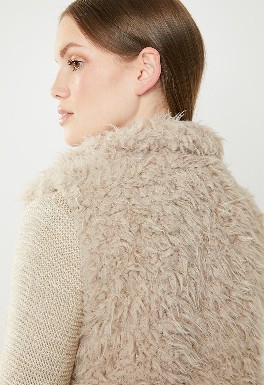 Revenge - Faux fur gilet - beige