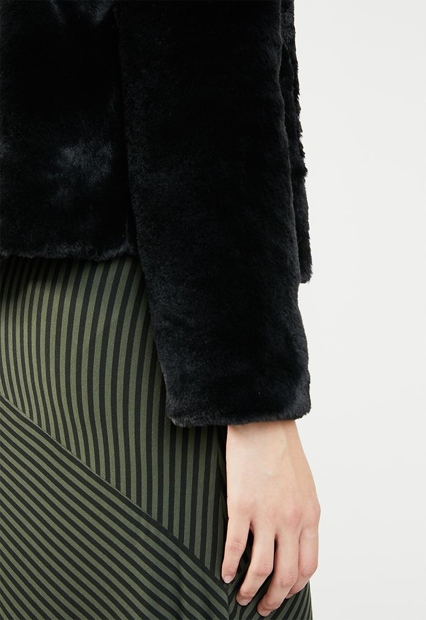 Revenge - Faux fur cropped jacket - black