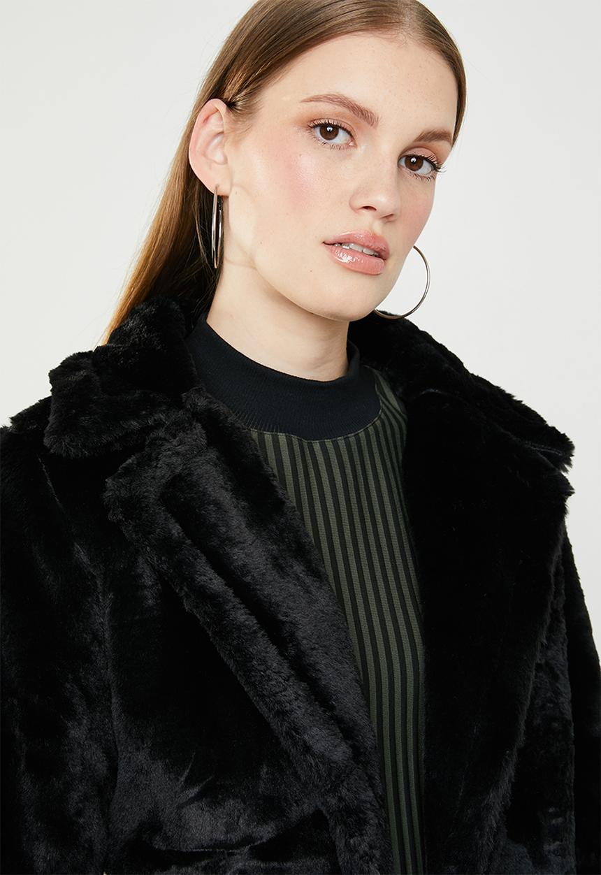 Revenge - Faux fur cropped jacket - black