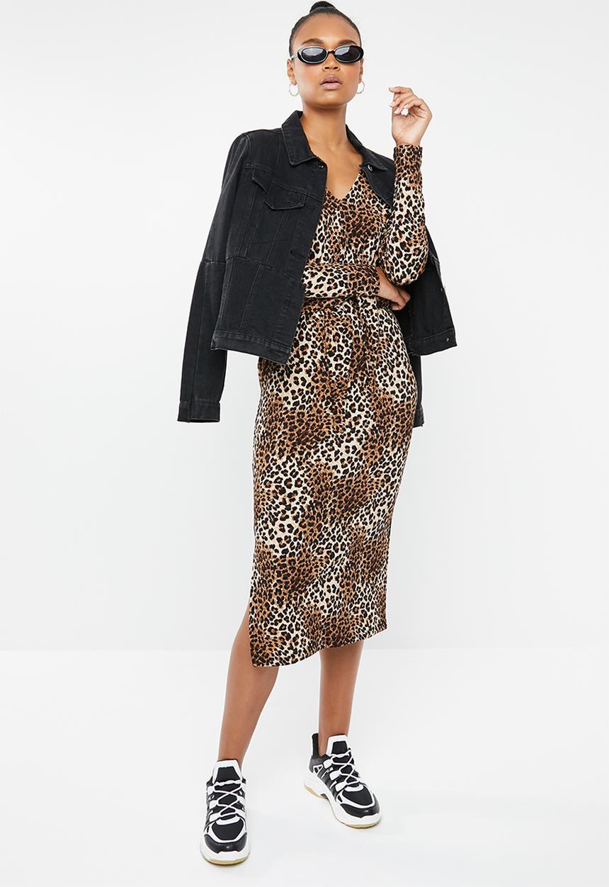Superbalist - V-neck tie front knit dress - brown & black