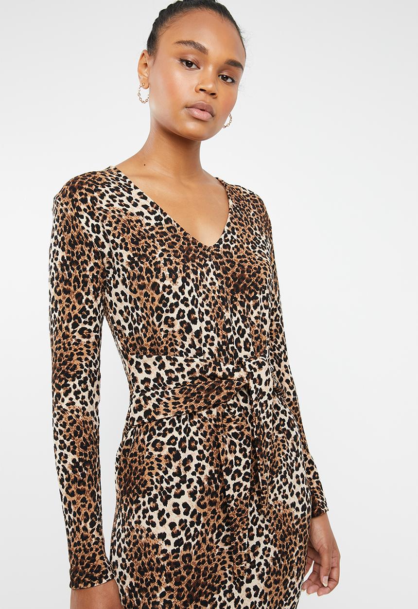 Superbalist - V-neck tie front knit dress - brown & black