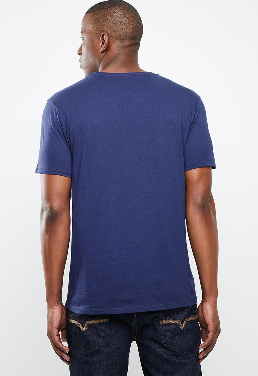 GUESS - Short sleeve core triangle tee - blue & red