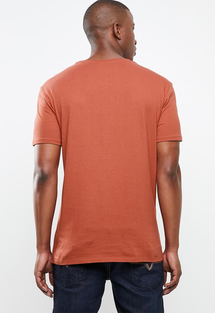 GUESS - Short sleeve core triangle tee - red