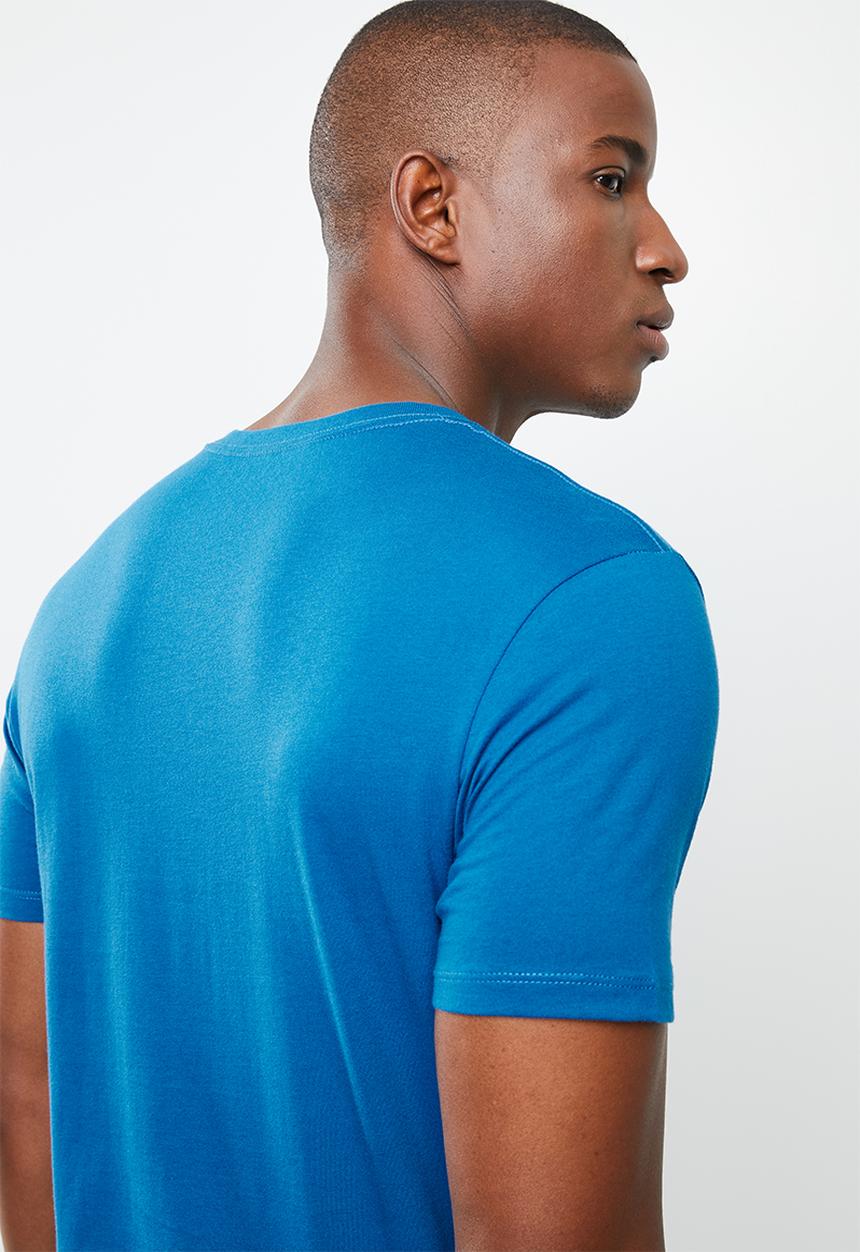 GUESS - Short sleeve core triangle tee - blue