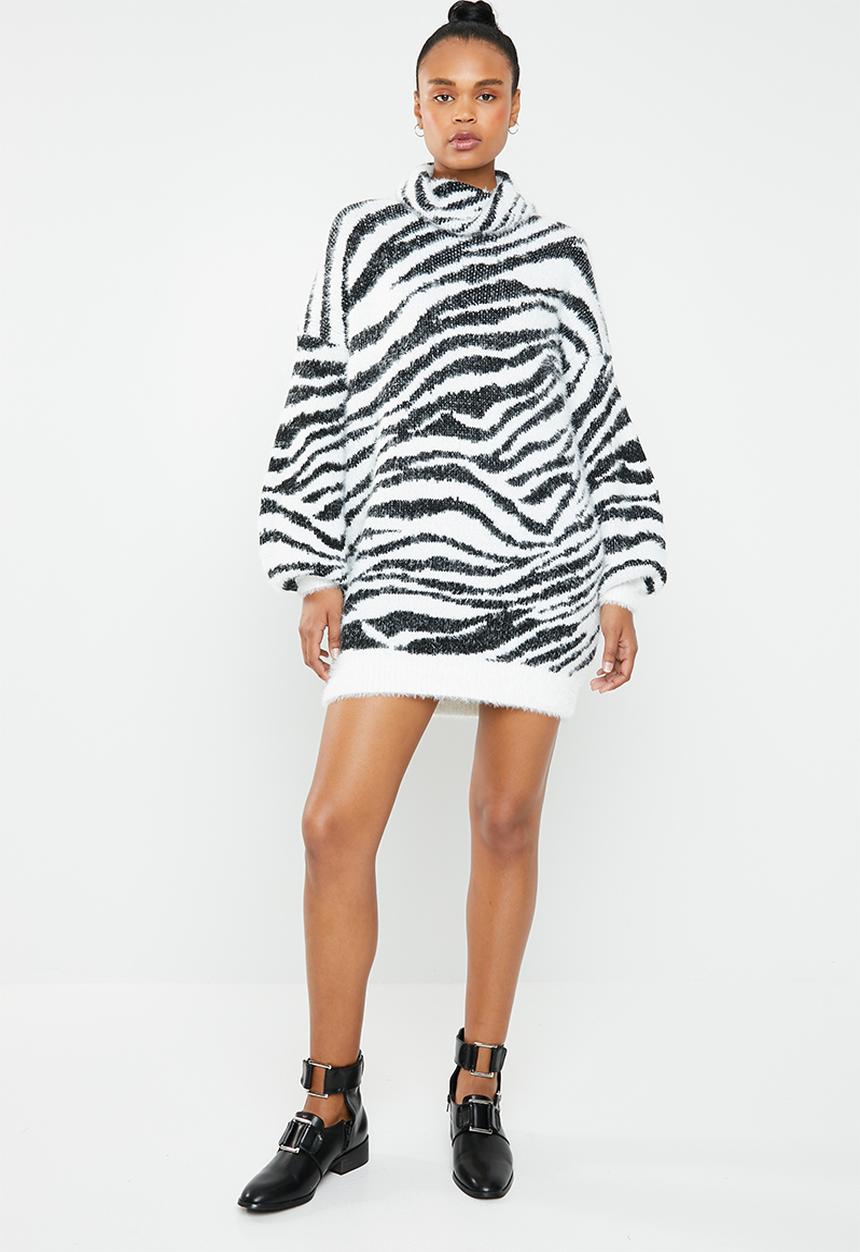 Missguided - Premium roll neck zebra jumper dress - white & black