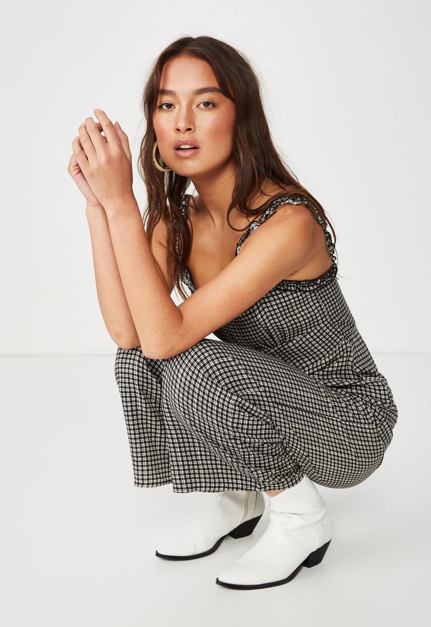 Cotton On - Woven tash strappy jumpsuit - black