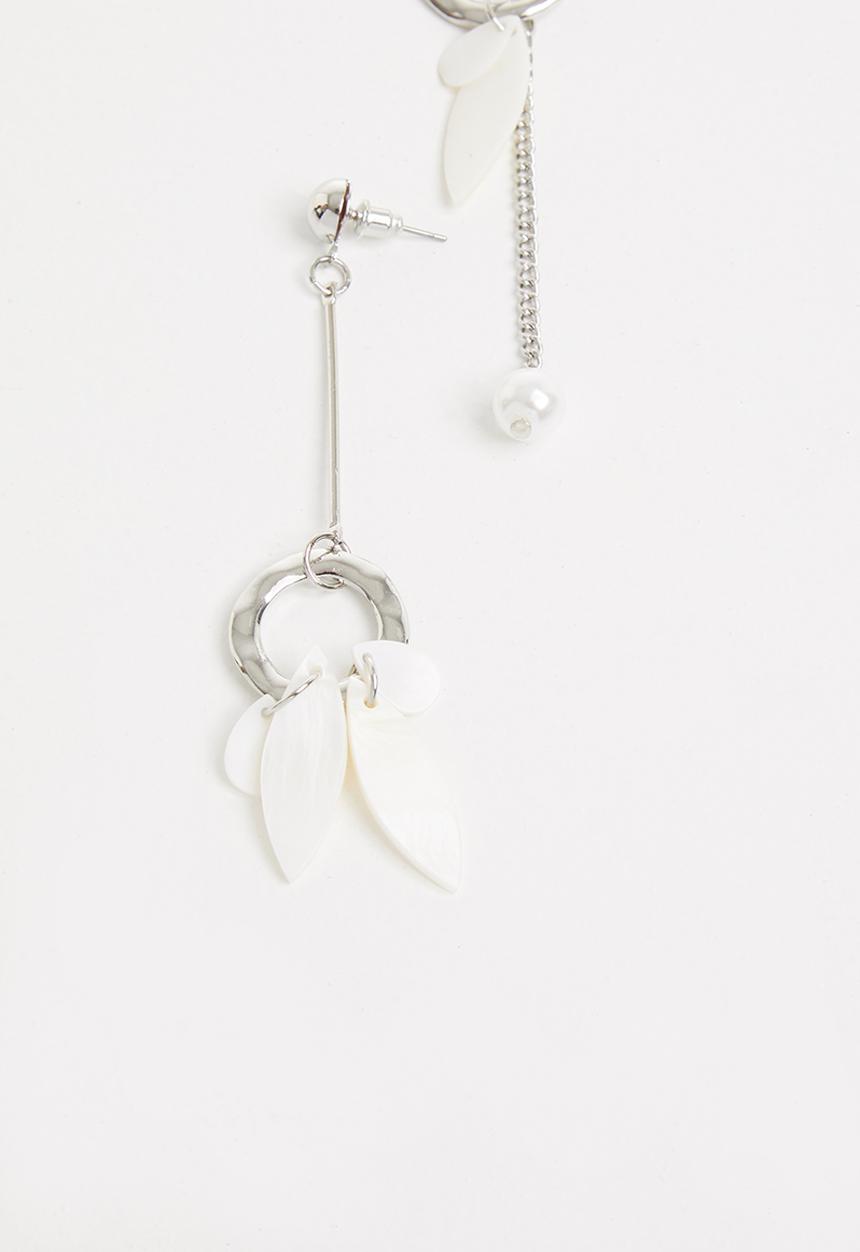 Superbalist - Paige mismatched earrings - silver & white