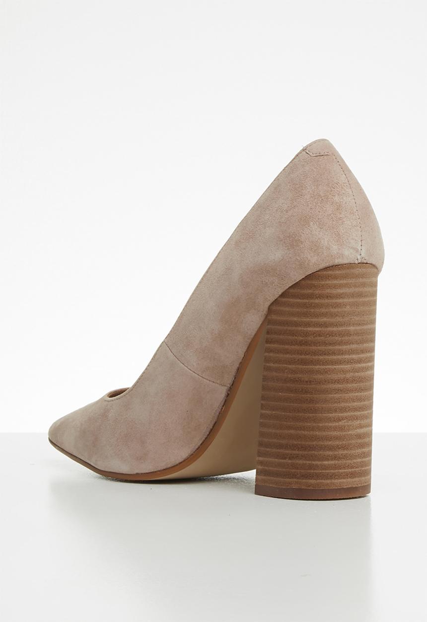 Steve Madden - Loretta faux suede pump - tan