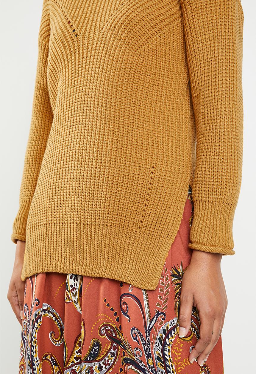 Superbalist - Funnel neck knit with side slits - gold 