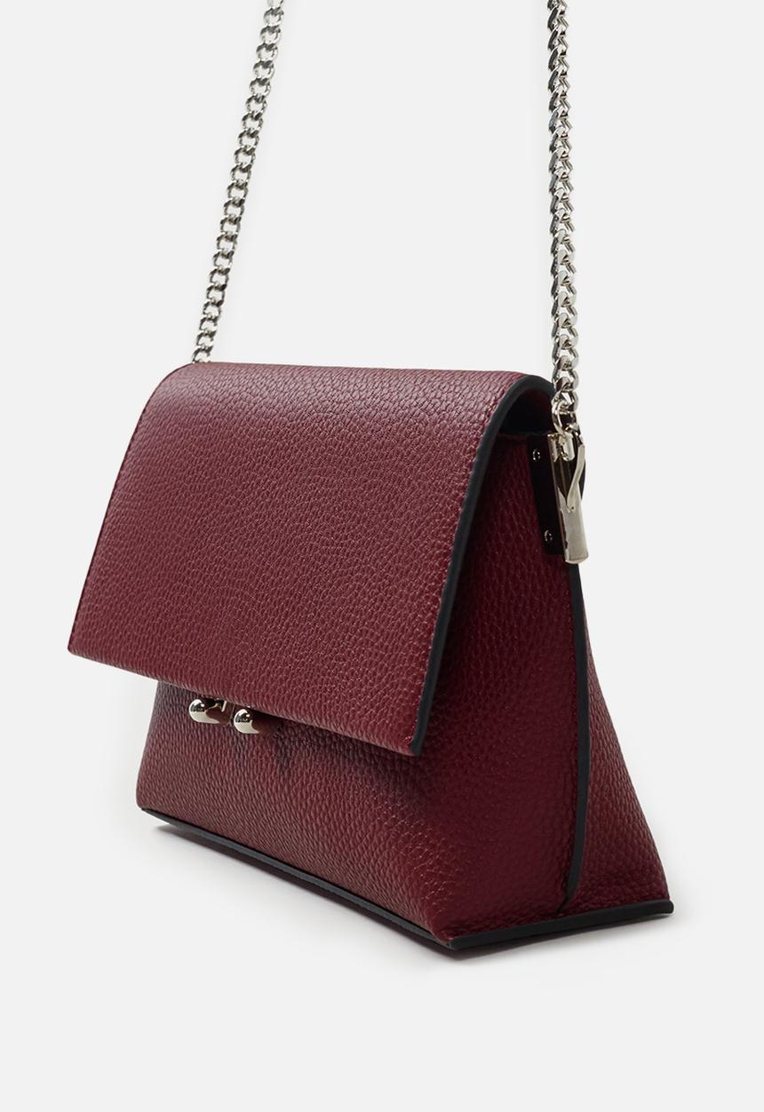 MANGO - Pebbled chain bag - burgundy