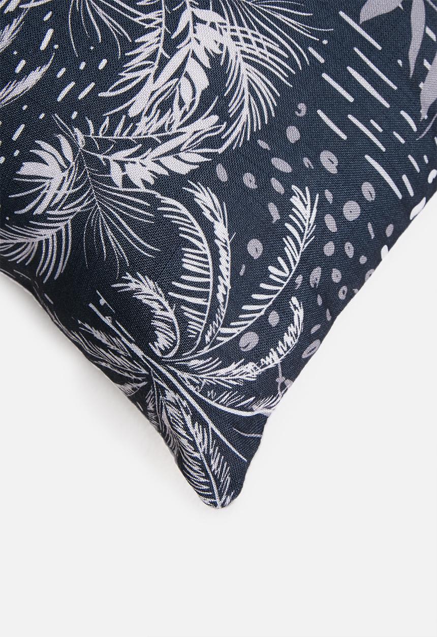 Grey Gardens - Arden cushion cover - black