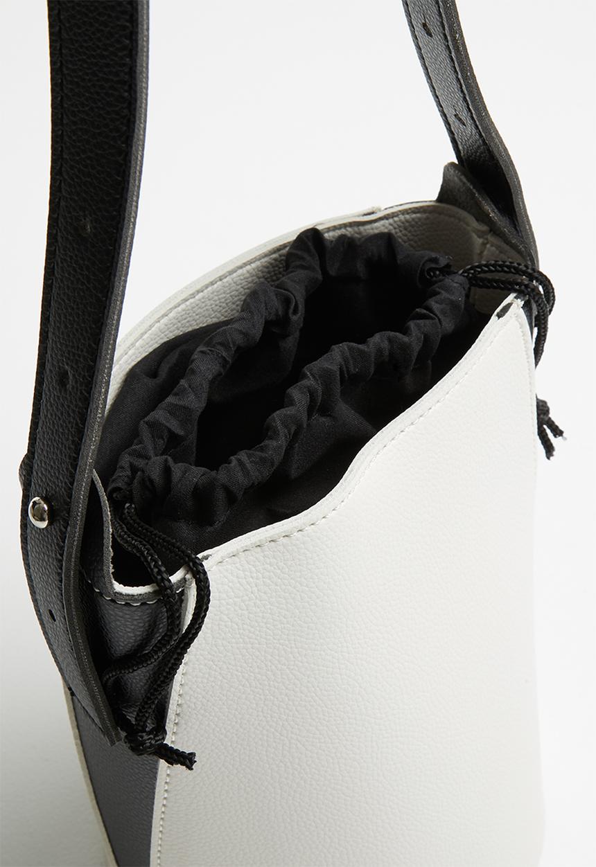 Superbalist - Structured bucket bag - white & black