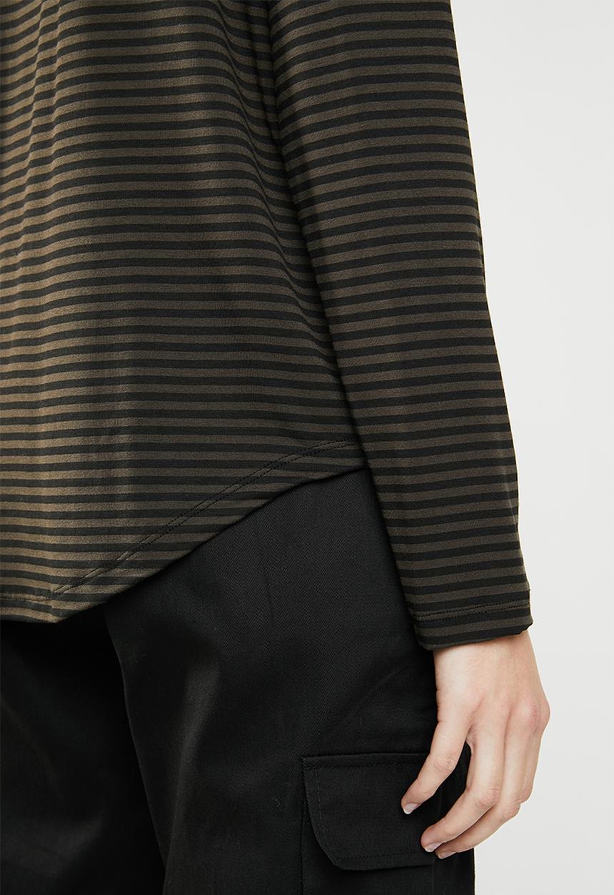 Superbalist - Turtle neck drop shoulder boxy tee - khaki & black