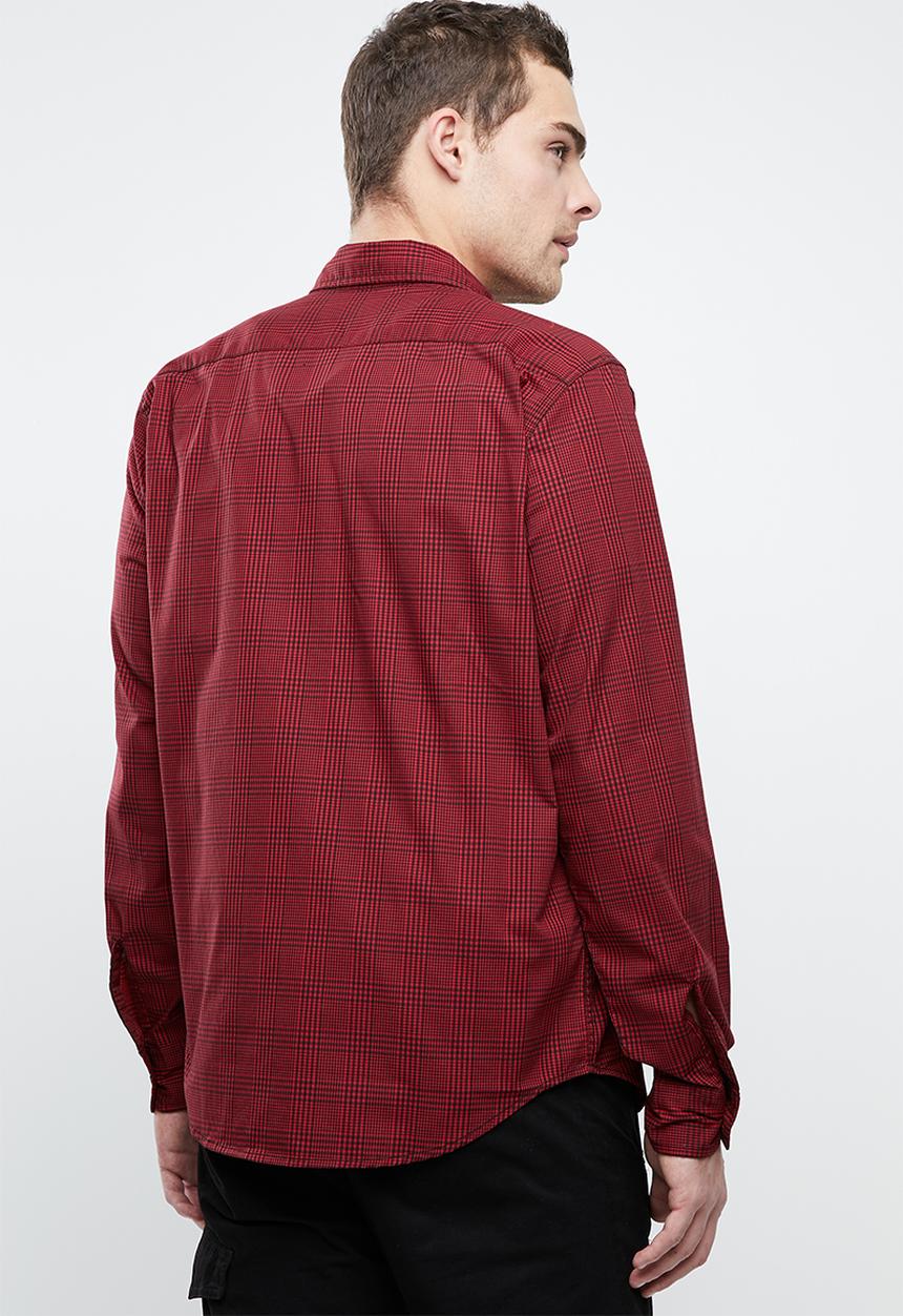 Levi’s® - Classic no pocket plaid shirt - red & black