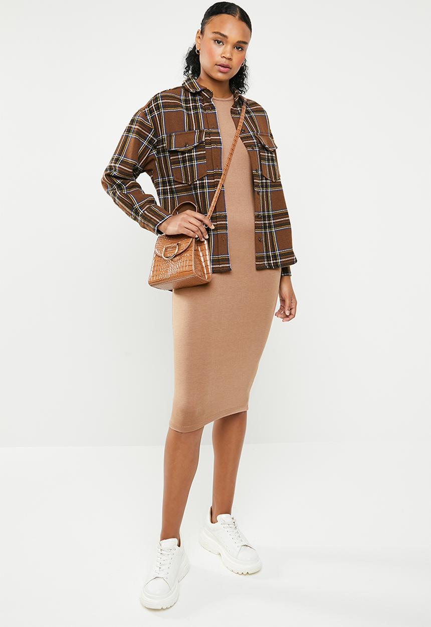 Missguided - Basic long sleeve crew neck midi dress - camel