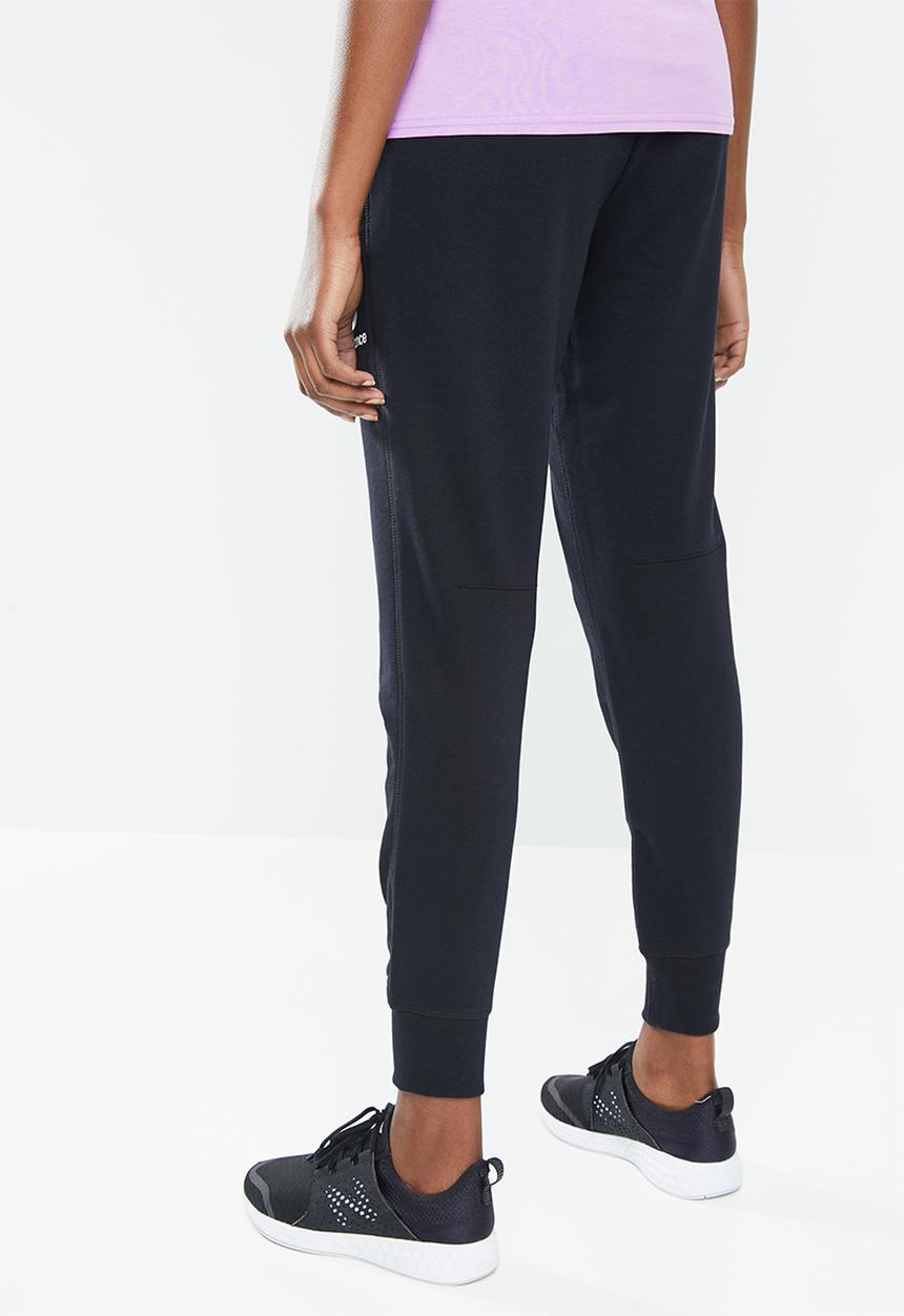 New Balance  - Essential stacked logo sweatpants - black