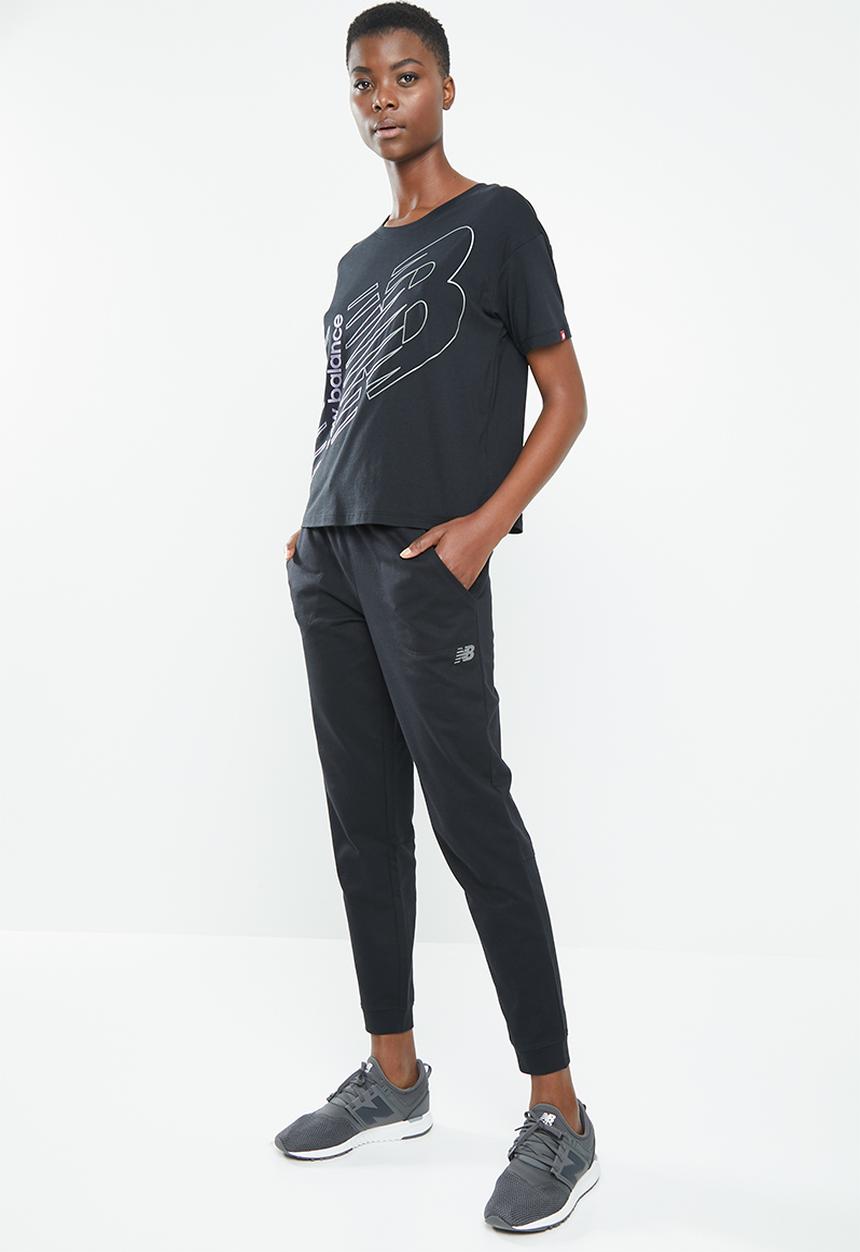 New Balance  - Essential 90's boxy tee - black